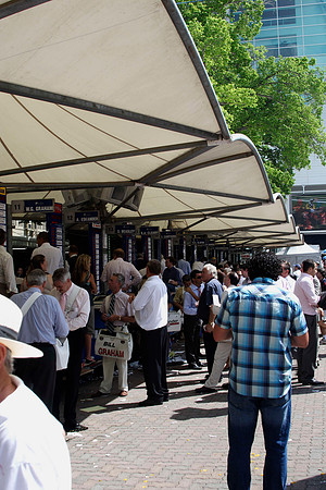 making bets at the melbourne cup