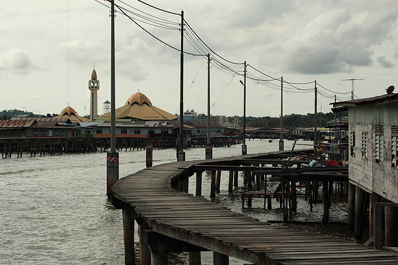 water village which was the first settlement in brunei over 700 years ago