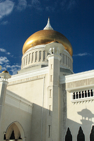 omar ali saifuddin mosque (sultan's father's) mosque