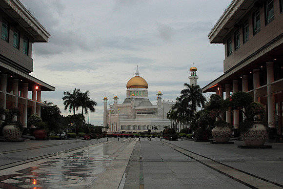 the sultan's father's mosque from the mall