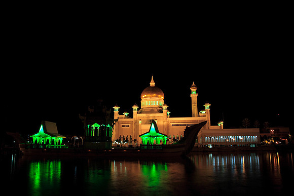 omar ali saifuddin mosque at night